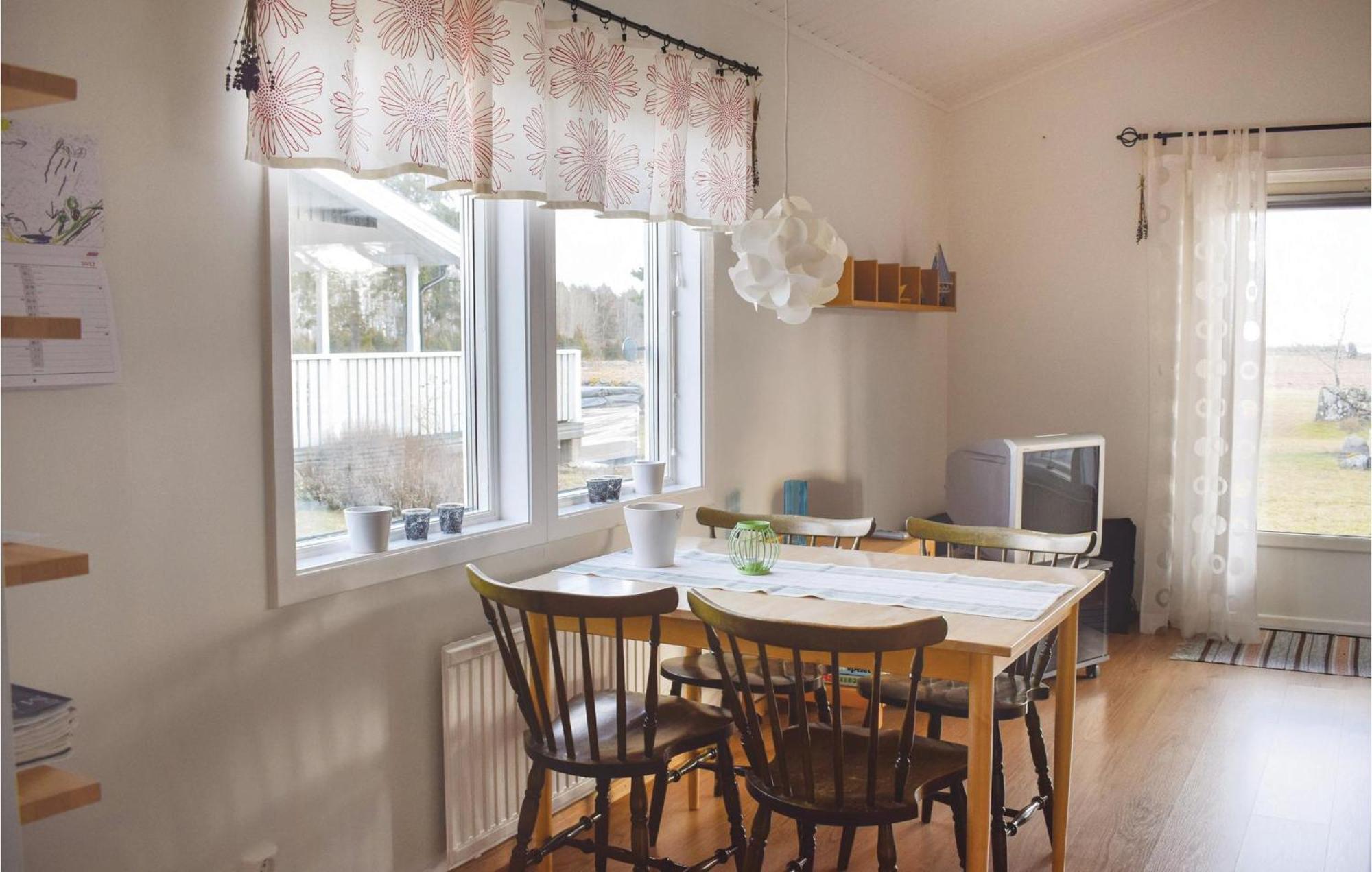 Amazing Home In Loettorp With House Sea View Eksteriør bilde